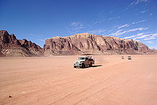 220px-Wadi_Rum_BW_16.JPG