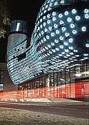 Kunsthaus-Graz-Nacht-Medienfassade.jpg